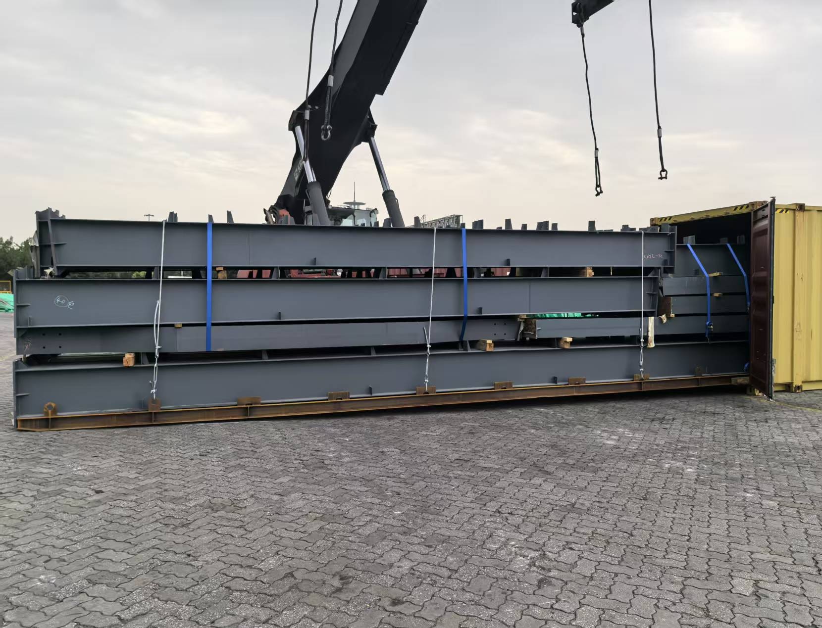Oversized steel structure break bulk loading for African project